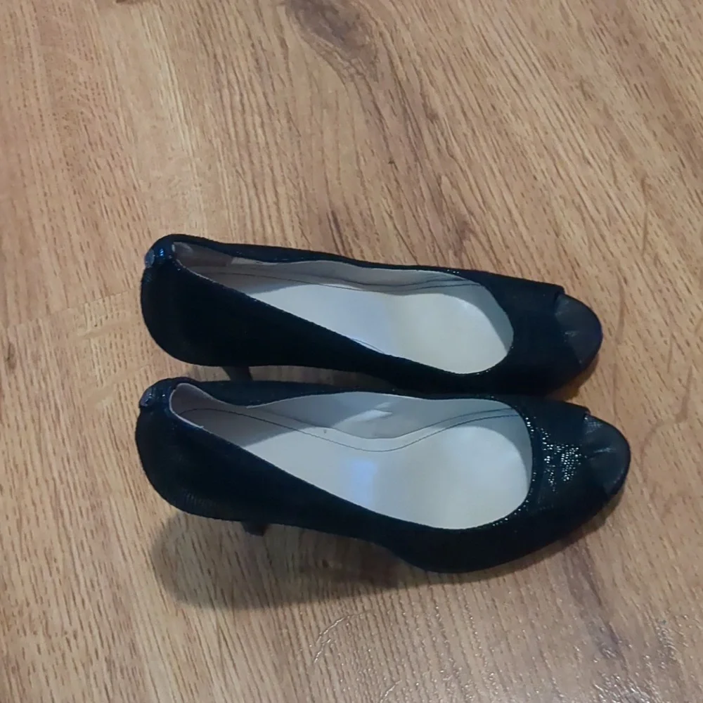 Calvin Klein Peep Toe Heels Size 7 - Picture 2 of 4